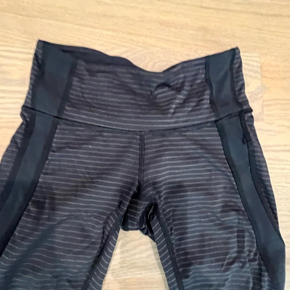 Lululemon athletica white strip capri leggings size 4 - Picture 5 of 10